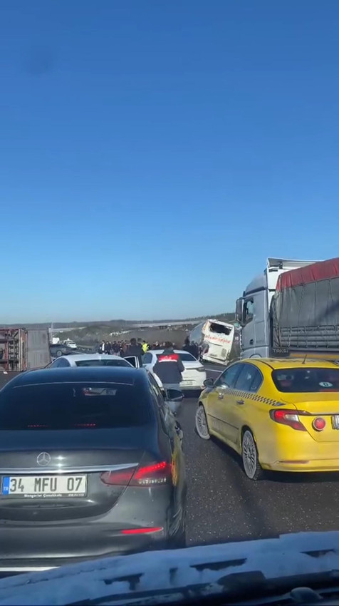 Kuzey Marmara Otoyolu'nda TIR yolcu otobüsünü biçti - Resim: 3
