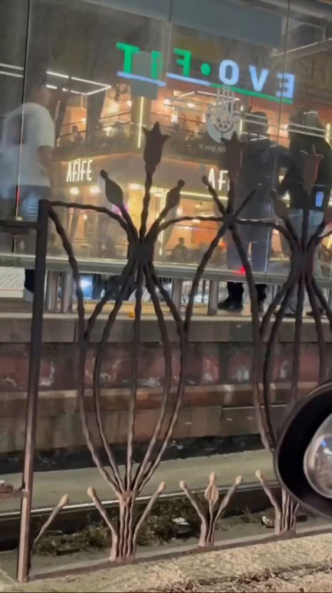 İstanbul'da tramvay durağında taciz zanlısına linç girişimi - Resim: 2