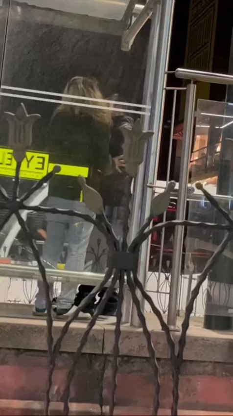 İstanbul'da tramvay durağında taciz zanlısına linç girişimi - Resim: 3