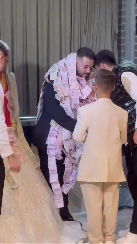 Damadı paraya boğdular; 50 metrelik kurdelanın boş yeri kalmadı... - Resim: 2