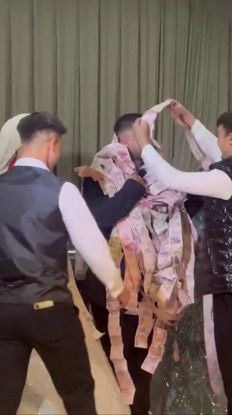 Damadı paraya boğdular; 50 metrelik kurdelanın boş yeri kalmadı... - Resim: 3