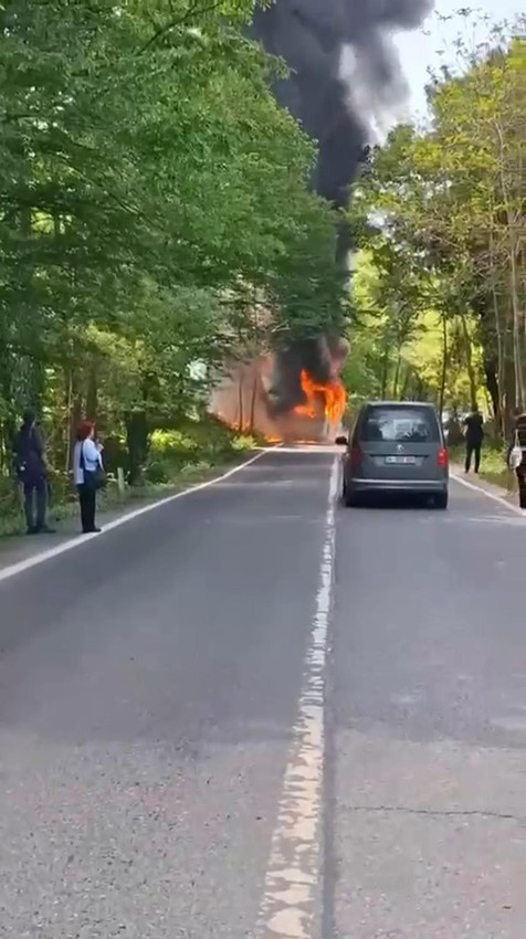 İstanbul'da korku dolu anlar: İETT otobüsü alev topuna döndü - Resim: 4