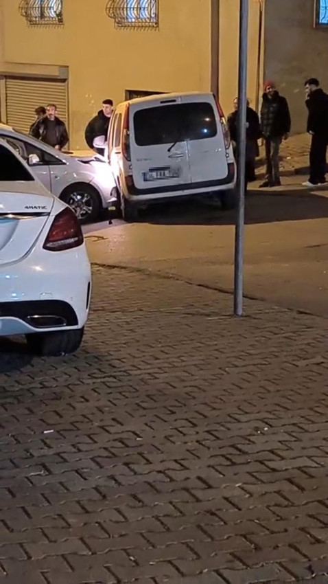 İstanbul'da kaza sonrası yumruklar konuştu - Resim: 1