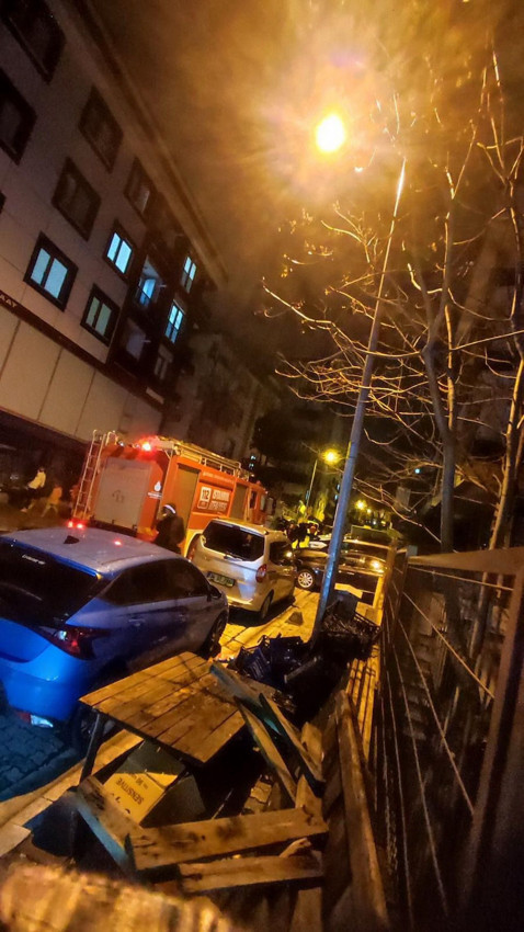 İstanbul'da duvarları çatlatyan 7 katlı bir bina daha boşaltıldı - Resim: 1