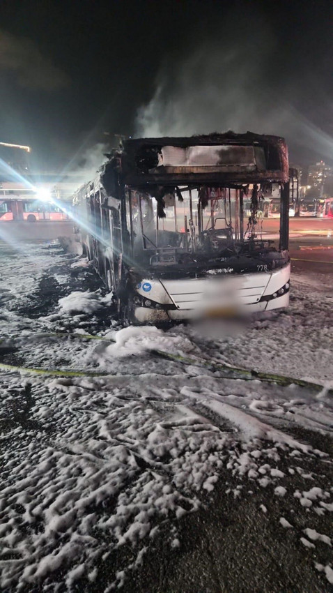 İsrail'de yolcu otobüslerine eş zamanlı terör saldırısı - Resim: 3