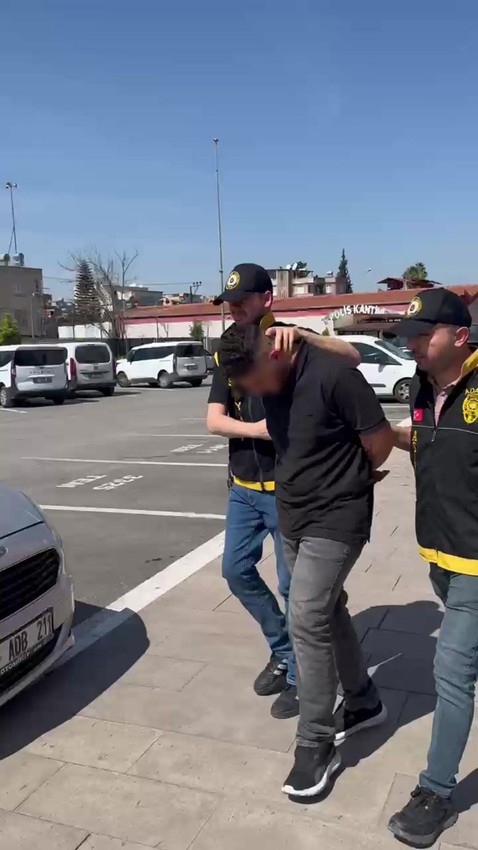 Korkak hırsızların kuyumcudaki silahlı soygun girişimi kamerada! - Resim: 3