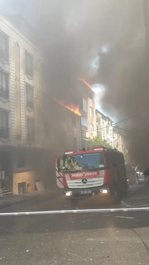 İstanbul'da 4 katlı binada yangın paniği - Resim: 4