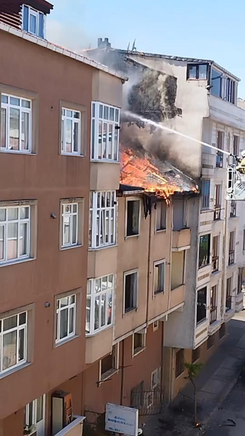 İstanbul'da 4 katlı binada yangın paniği - Resim: 2
