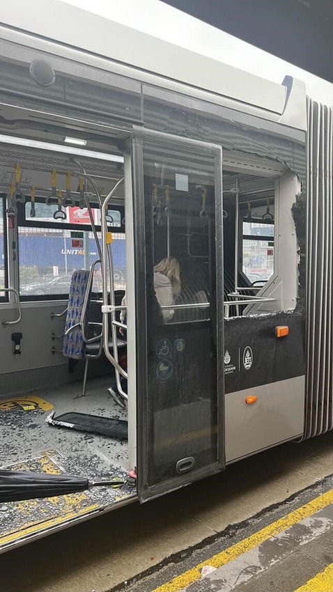 İstanbul'da 2 metrobüs çarpıştı: Ölü ve yaralılar var - Resim: 4