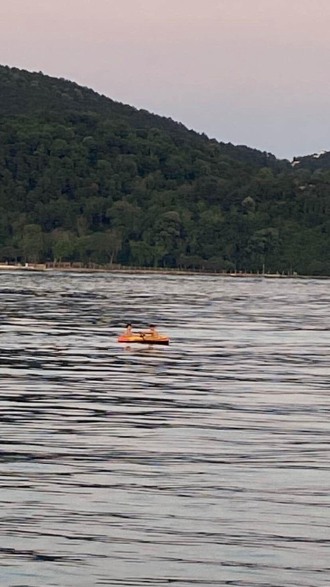 İki çocuğun İstanbul Boğaz'ndaki deniz sefası yürekleri ağızlara getirdi - Resim: 3