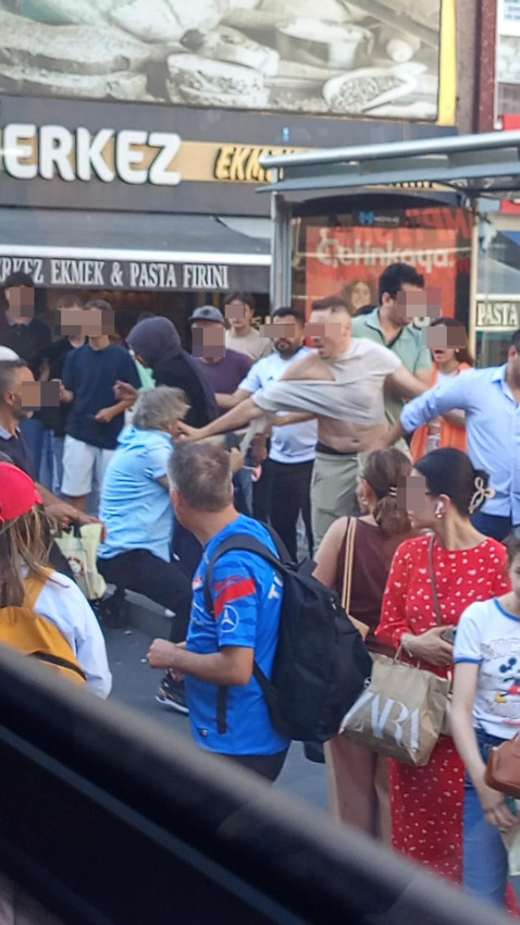 İstanbul'da İETT otobüsündeki yumruk yumruğa kavga sokakta devam etti - Resim: 2