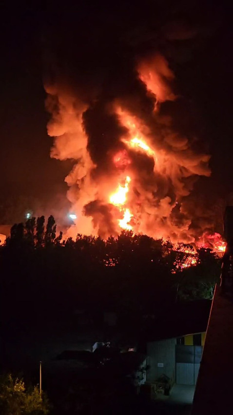 İstanbul'da fabrika yangını: Peş peşe patlamalar meydana geldi! - Resim: 4