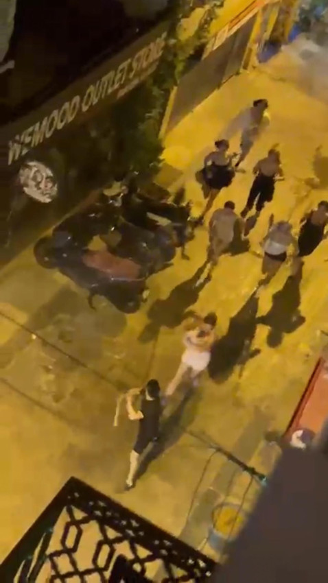 Taksim'de 8 trans birey bir kişiye meydan dayağı attı - Resim: 4