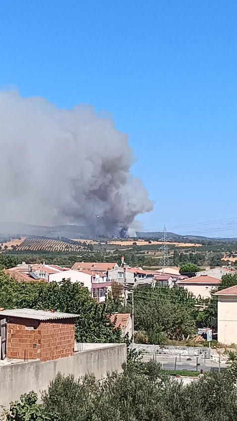 Çanakkale'deki orman yangınında orman işçileri alevlerin içinde mahsur kaldı - Resim: 2