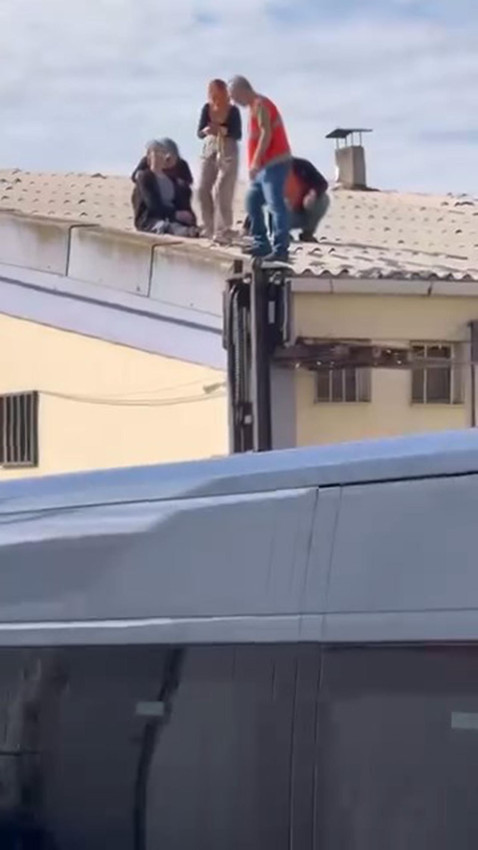 İstanbul'da korkutan yangın: Fabrika alevlere teslim oldu - Resim: 3