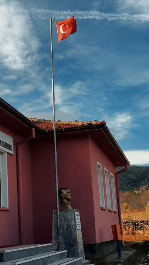 Tek öğretmenli ve tek öğrencili okulda 29 Ekim töreni... - Resim: 2