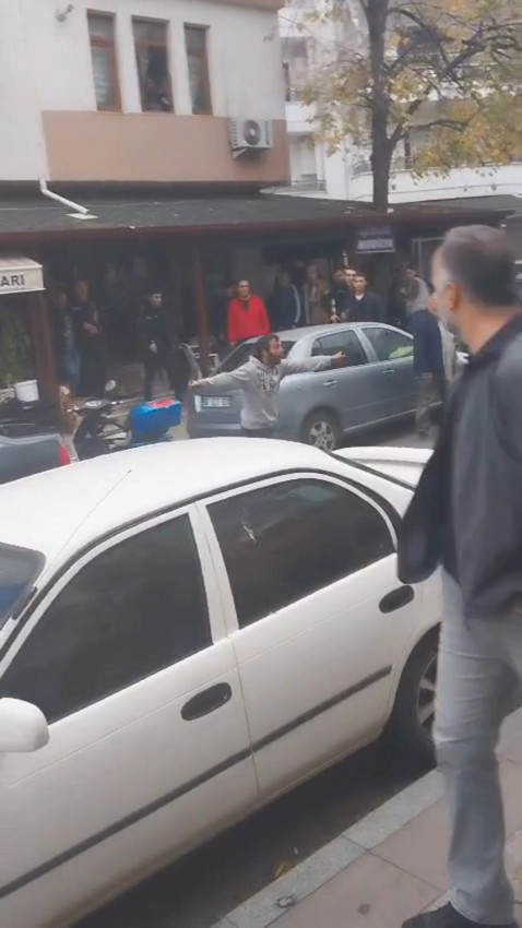 Aranması olan şüpheli, polise saldırdı: Polislere direndi, vurularak etkisiz hale getirildi - Resim: 2