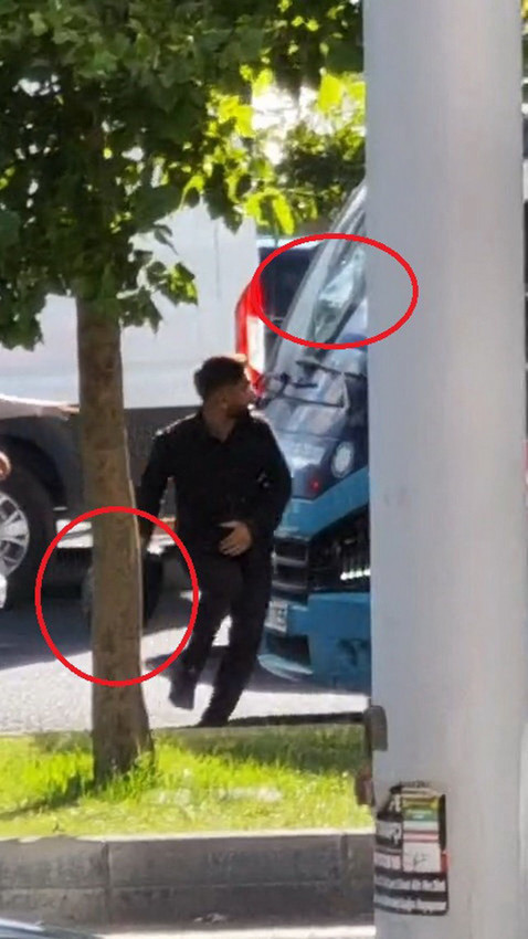 Trafikte yine yol verme terörü: Kaskıyla minibüse saldırdı! - Resim: 2