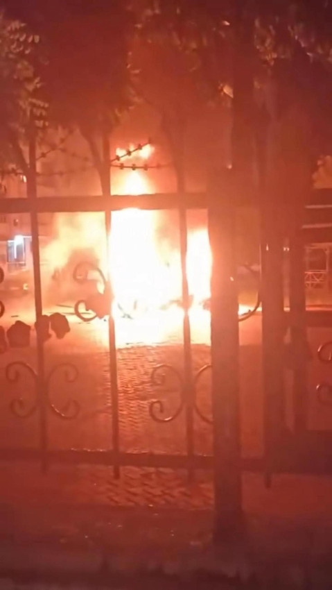 Diyarbakır'da korkunç olay! Önce aracını sonra kendini ateşe verdi - Resim: 4