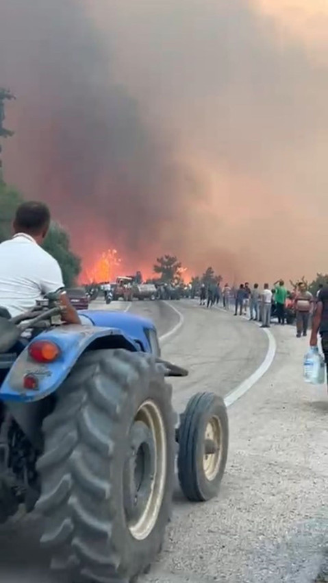 Alevler göğe ulaştı o aldırış etmeden sigarasını yaktı... - Resim: 3