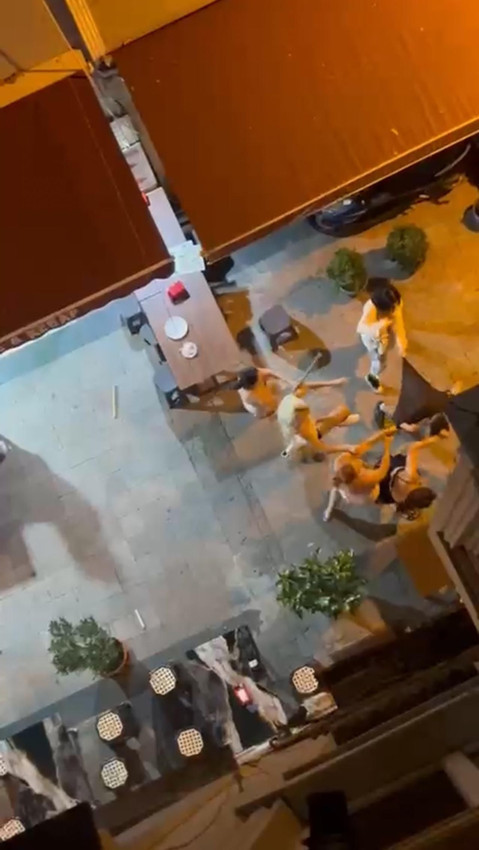 Taksim'de 8 trans birey bir kişiye meydan dayağı attı - Resim: 1