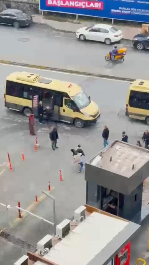 İstanbul'da 25 TL'lik minibüsçü dehşeti: Yolcuyu indirip yol ortasında dövdü - Resim: 2