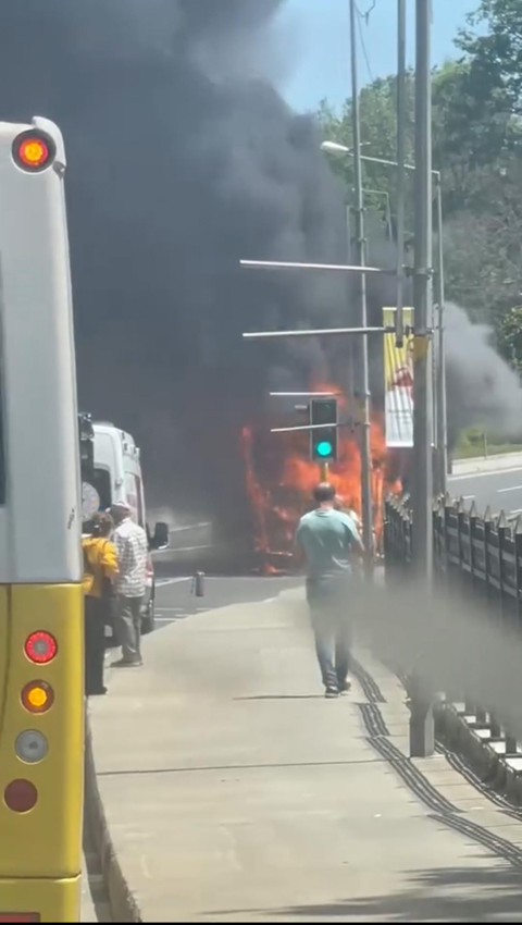 İstanbul'da korku dolu anlar! İETT otobüsü alev alev yandı - Resim: 3
