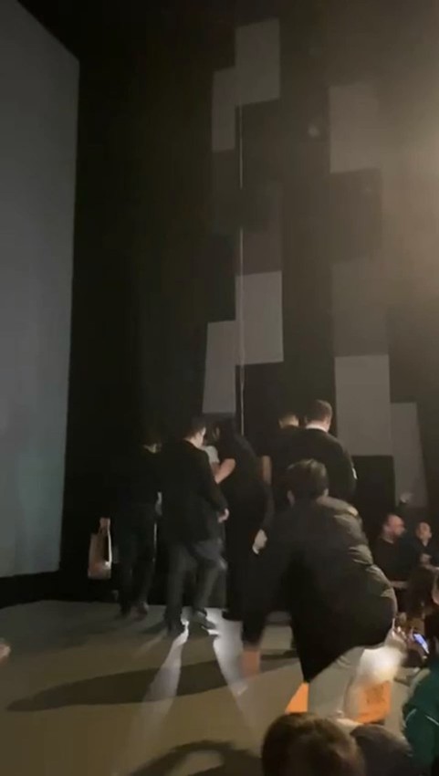 İstanbul'da Çakal'ın hayran buluşmasında tekmeli yumruklu kavga - Resim: 2