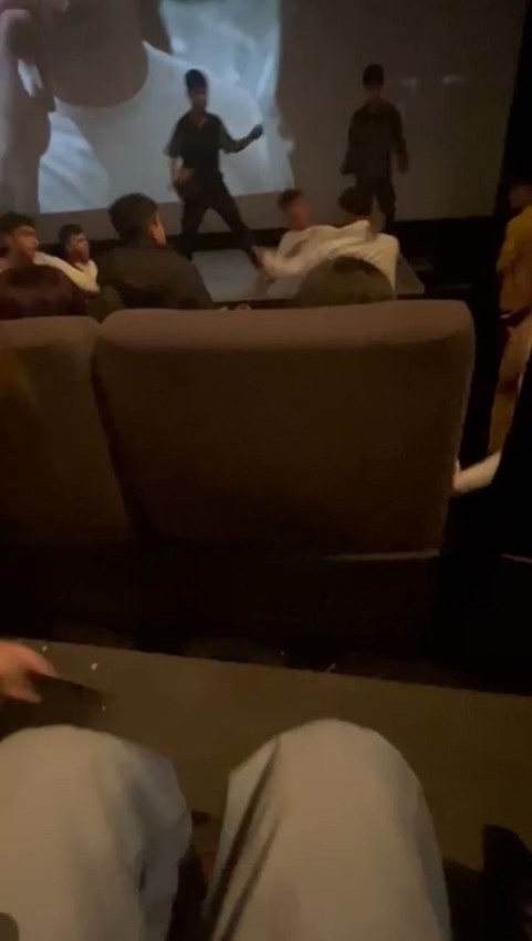 İstanbul'da Çakal'ın hayran buluşmasında tekmeli yumruklu kavga - Resim: 3