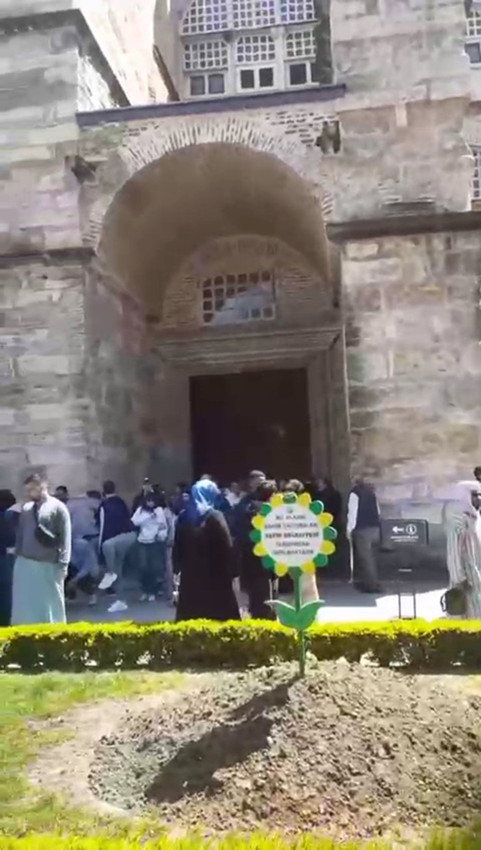 Ayasofya-i Kebir Cami'sindeki deprem anındaki panik kamerada - Resim: 1
