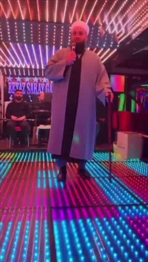 Tebliğciler yine sahnede: Pavyonda eğlenceye ''vaaz'' molası - Resim: 2