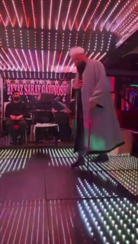 Tebliğciler yine sahnede: Pavyonda eğlenceye ''vaaz'' molası - Resim: 3