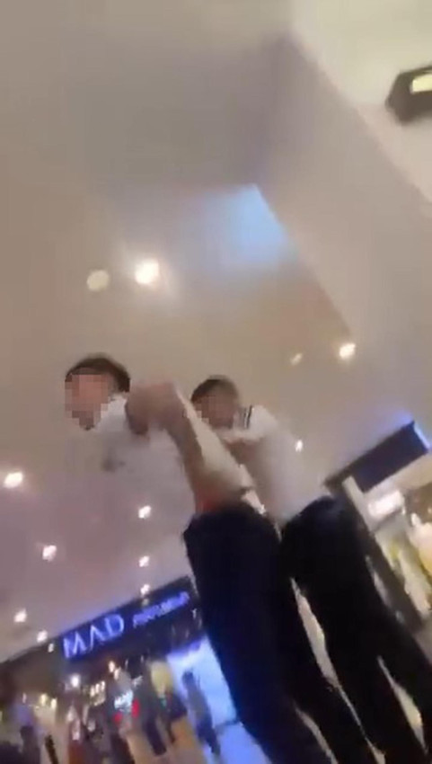 Alışveriş merkezindeki ''yan bakma'' kavgasında AVM'yi savaş yerine çevirdiler - Resim: 4