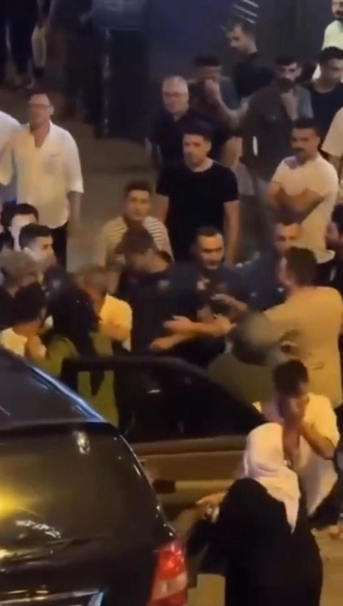 İstanbul'da polise saldırı: Hatalı park uyarısı yapan polise saldırdılar - Resim: 3