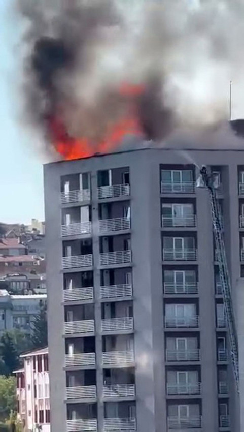 İstanbul'da 15 katlı apartmanda yangın paniği! - Resim: 2