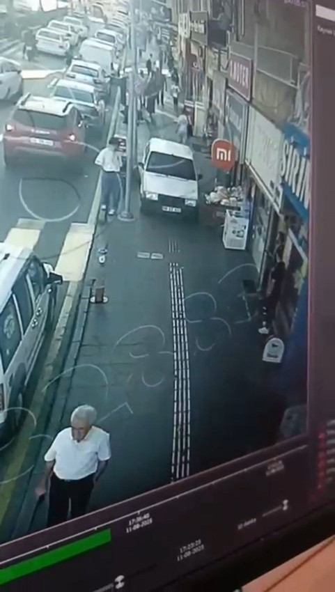 Trafik canavarı yolu bıraktı kaldırımda dehşet saçtı - Resim: 3