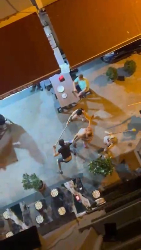 Taksim'de 8 trans birey bir kişiye meydan dayağı attı - Resim: 3