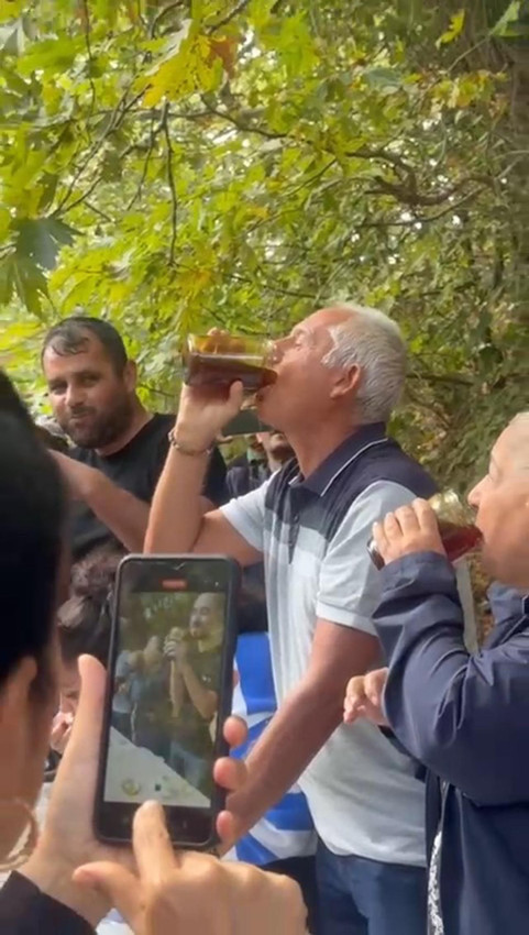 2 dakikada 1 kilogram bal yedi, izleyenler hayret etti - Resim: 4