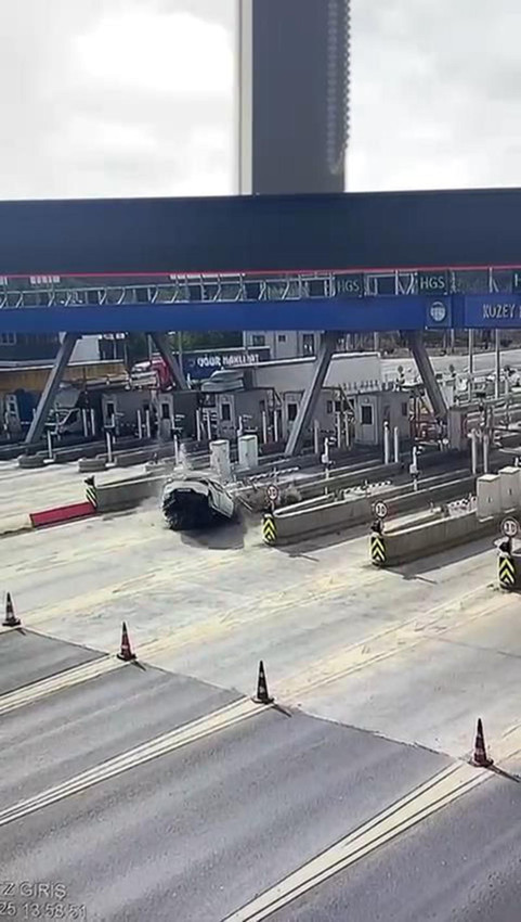 Kuzey Marmara Otoyolu gişelerinde dehşete düşüren kaza - Resim: 1