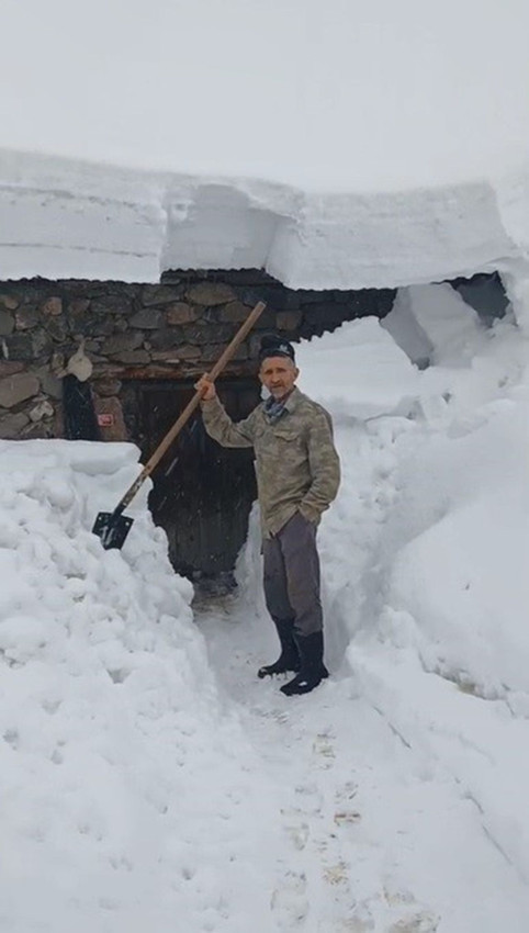 Kars'ta ölüm kılpayı geçti... Devasa kar kütlesinin altında kalmaktan son anda kurtuldu - Resim: 2