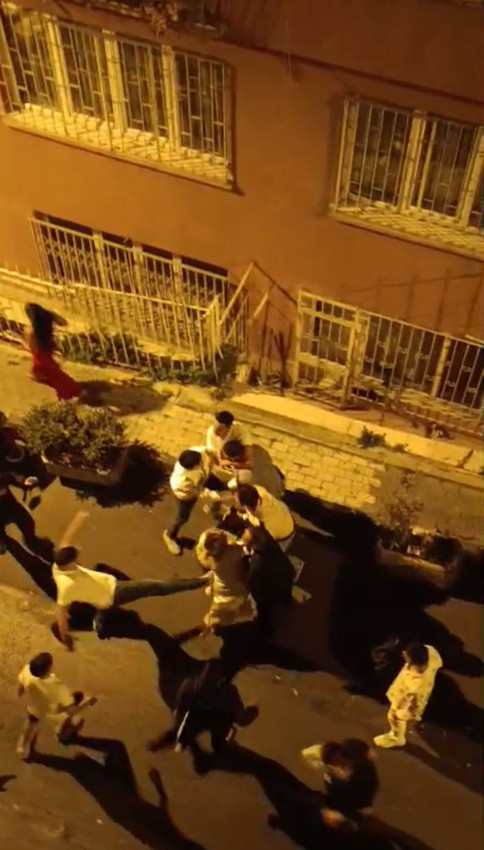 Sünnet düğünündeki tartışma sokağa taştı; mahalle savaş alanına döndü - Resim: 4