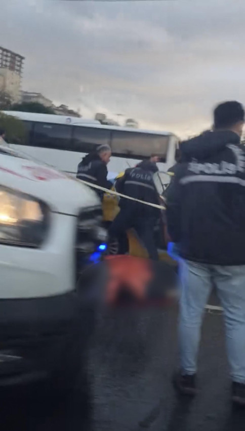 İstanbul'da güpegündüz dehşet! Bir kadın yol ortasında katledildi - Resim: 3