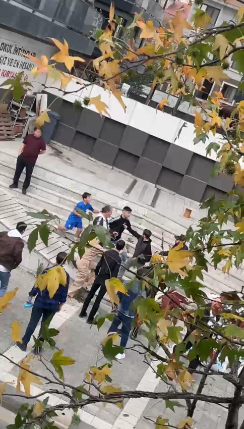 İstanbul'da 15 yaşındaki kıza taciz iddiasında kan aktı: Dehşet anları kamerada! - Resim: 3