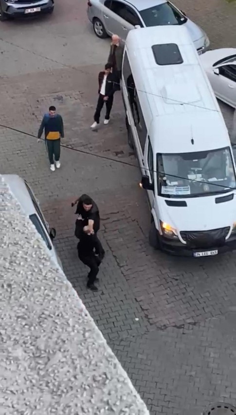 İstanbul trafiğinde yine ''yol verme'' dehşeti! Adam çağırıp silahla vurdurdu - Resim: 3