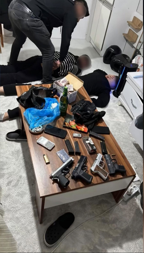 İstanbul'un lüks rezidansına operasyon: Daireden çıkanlar polisi de şoke etti - Resim: 2