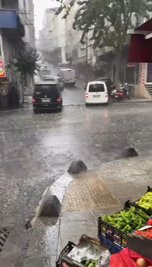 İstanbul'da aynı anda 4 doğa olayı yaşandı: Sağanak, dolu, hortum, gökkuşağı... - Resim: 3