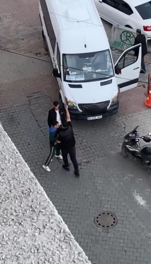İstanbul trafiğinde yine ''yol verme'' dehşeti! Adam çağırıp silahla vurdurdu - Resim: 4