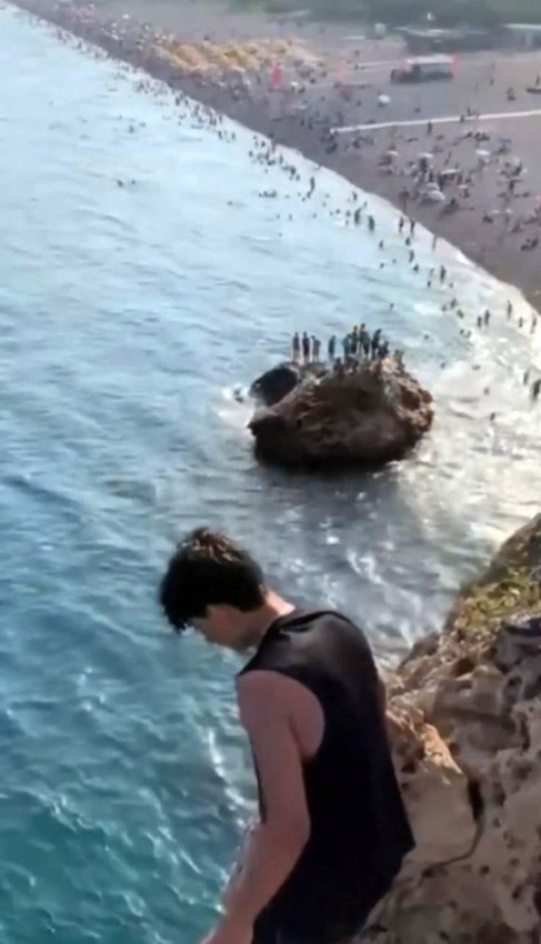 Turizm cennetinde ölüme atladı: 40 metrelik falezlerde ölüme meydan okurken sonu feci oldu - Resim: 1