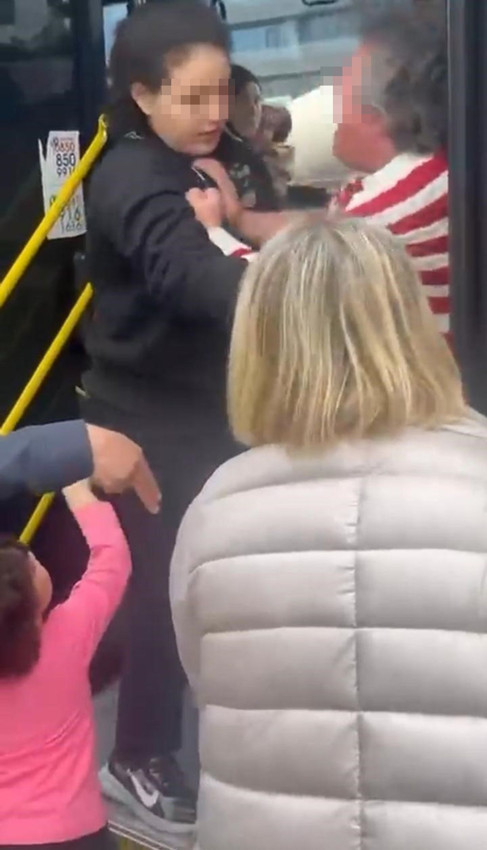 Yer kavgasına tutuşan kadınlar, otobüs şoförünün kolunu ısırdı! - Resim: 3