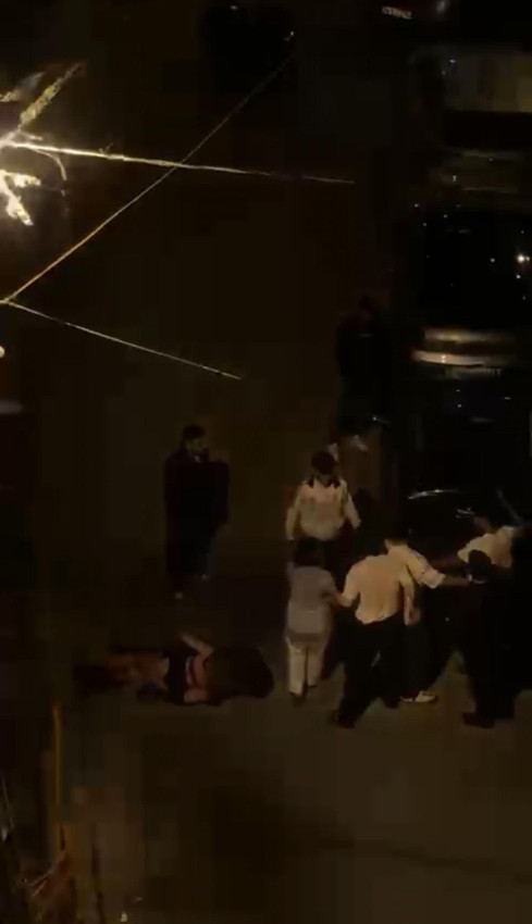 Sokak ortasında kadına tekme tokat dayak! ''Vur hak etti'' diye destek verdiler - Resim: 4